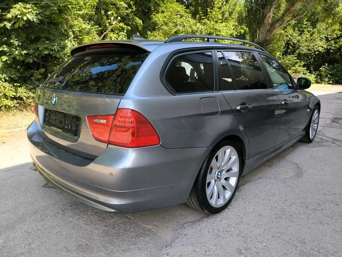 Gebraucht BMW 320 143 PS (105 kW) 2009 Grau Kombi