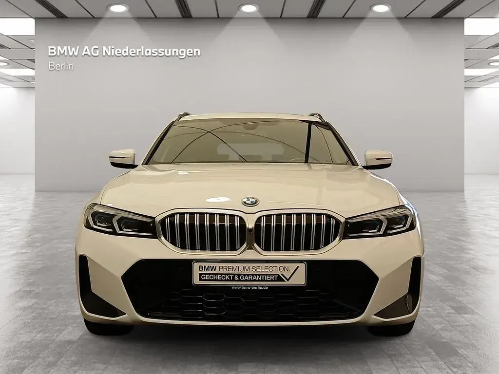 Gebraucht BMW 330e M Sport 292 PS (214 kW) 2025 Weiß Kombi