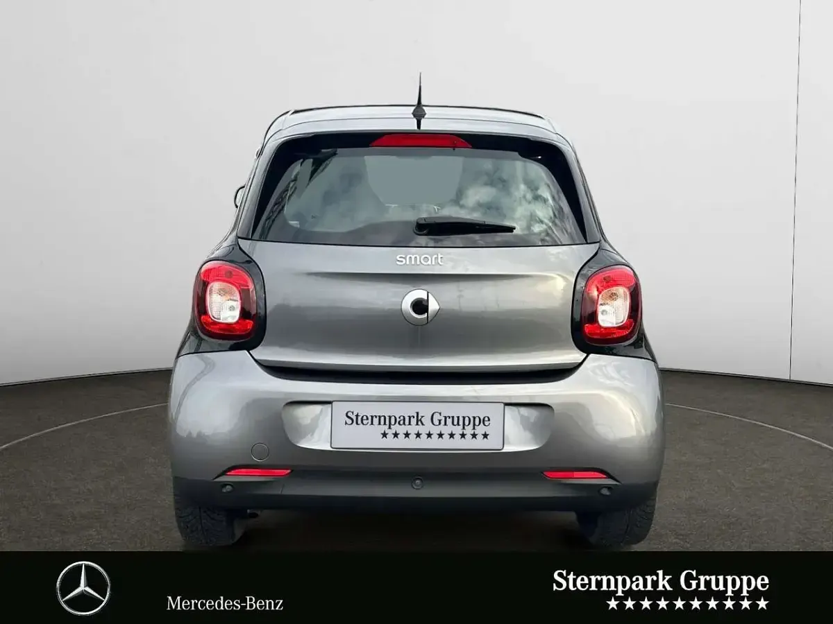 Gebraucht Smart ForFour Passion 71 PS (52 kW) 2018 Grau Kleinwagen