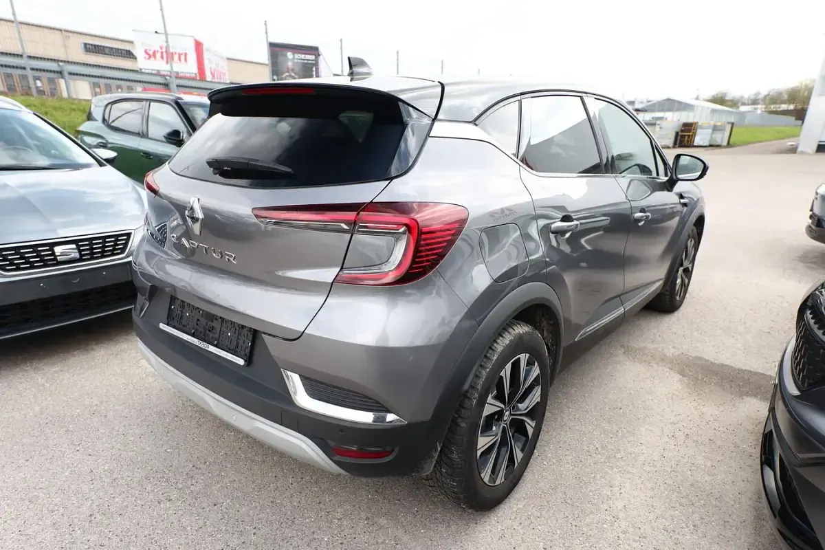 Gebraucht Renault Captur Techno 140 PS (102 kW) 2023 Stahlgrau metallic/dach: black SUV