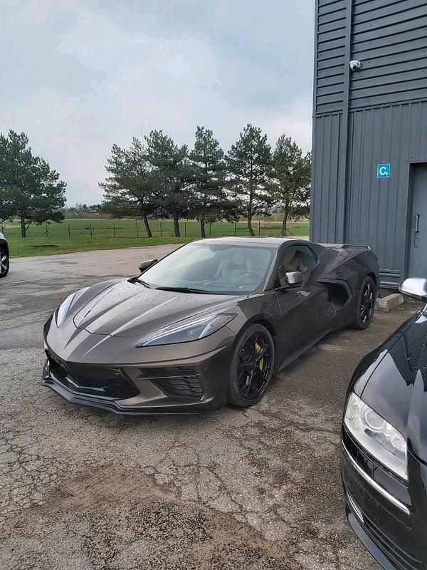 Braun Gebraucht 2021 Chevrolet Corvette Stingray Cabrio | 80.950 € - Bild 1/4