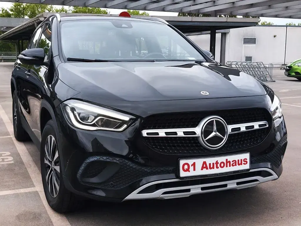 Gebraucht Mercedes GLA180 116 PS (85 kW) 2021 Schwarz SUV
