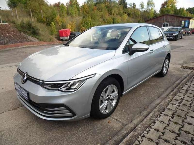 Gebraucht VW Golf VIII Life 131 PS (96 kW) 2020 Reflexsilber Limousine
