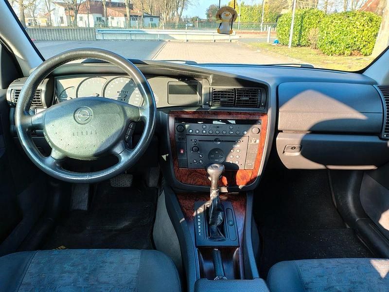 Gebraucht Opel Omega 144 PS (105 kW) 2000 Silber Limousine