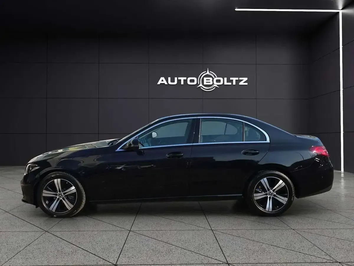 Gebraucht Mercedes C180 Avantgarde 170 PS (125 kW) 2025 Obsidianschwarz Limousine