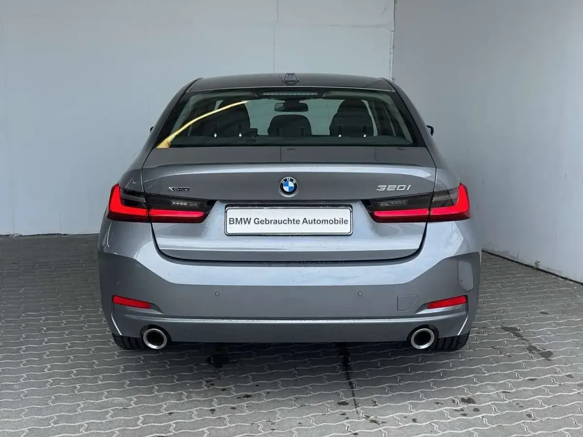 Gebraucht BMW 320 184 PS (135 kW) 2024 Grau Limousine
