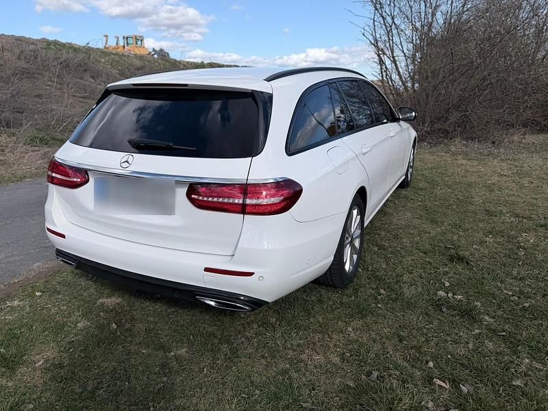 Second-hand Mercedes E220 194 CP (142 kW) 2018 Alb Berlinǎ