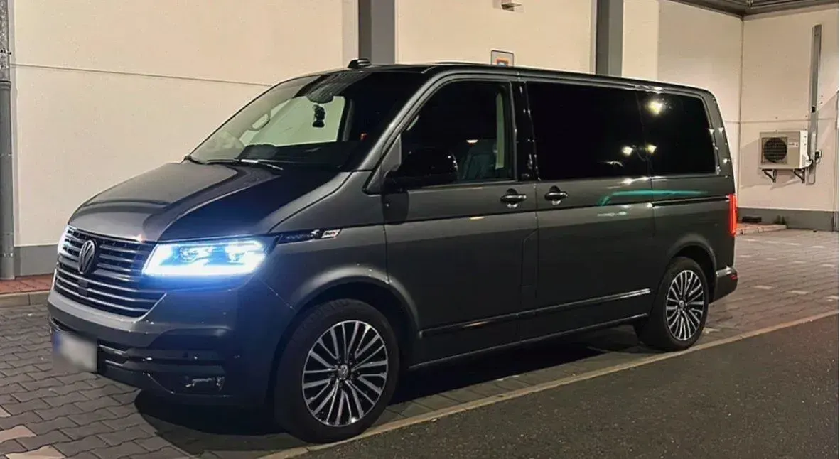 Gebraucht VW Multivan Highline 199 PS (146 kW) 2020 Grau Van / Kleinbus