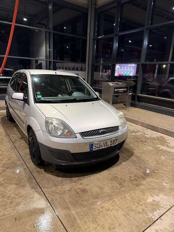 Gebraucht Ford Fiesta 60 PS (44 kW) 2005 Silber Kleinwagen