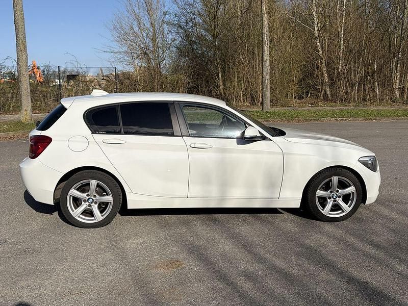 Gebraucht BMW 114 102 PS (75 kW) 2013 Weiß Kleinwagen