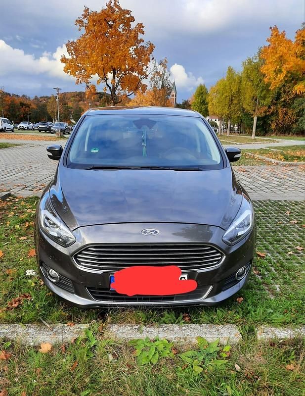 Grau Gebraucht 2016 Ford S-MAX S Van / Kleinbus | 13.700 € (Fairer Preis) - Bild 1/4