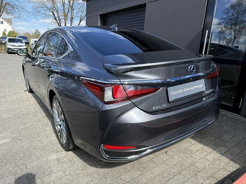 Gebraucht Lexus ES300H Luxury Line 218 PS (160 kW) 2022 Grau Limousine