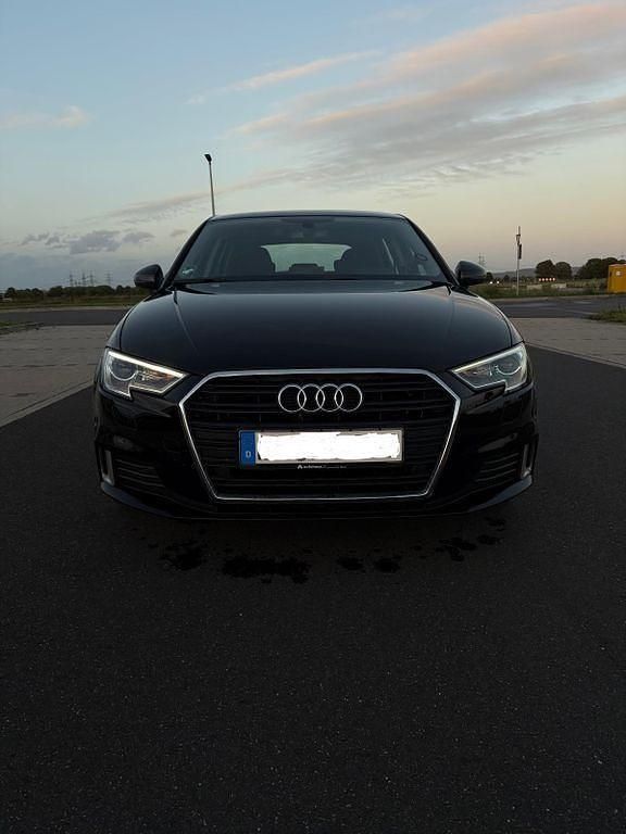 Schwarz Gebraucht 2020 Audi A3 Limousine | 18.990 € (Guter Preis) - Bild 1/4
