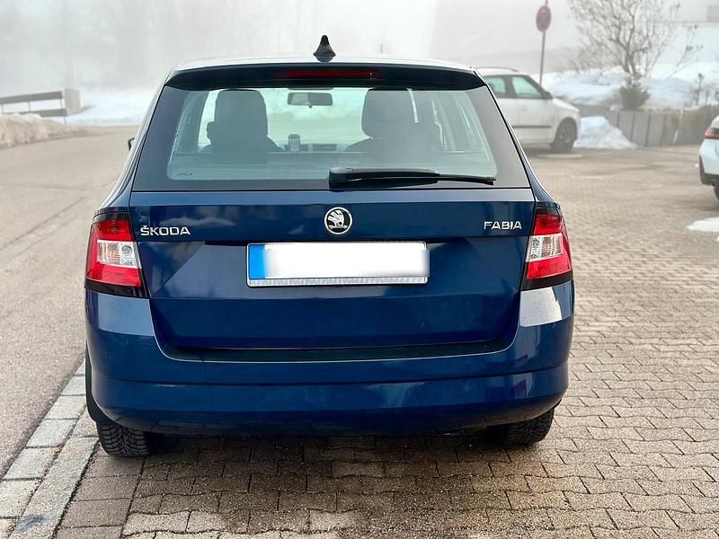 Gebraucht Skoda Fabia 90 PS (66 kW) 2017 Blau Kombi