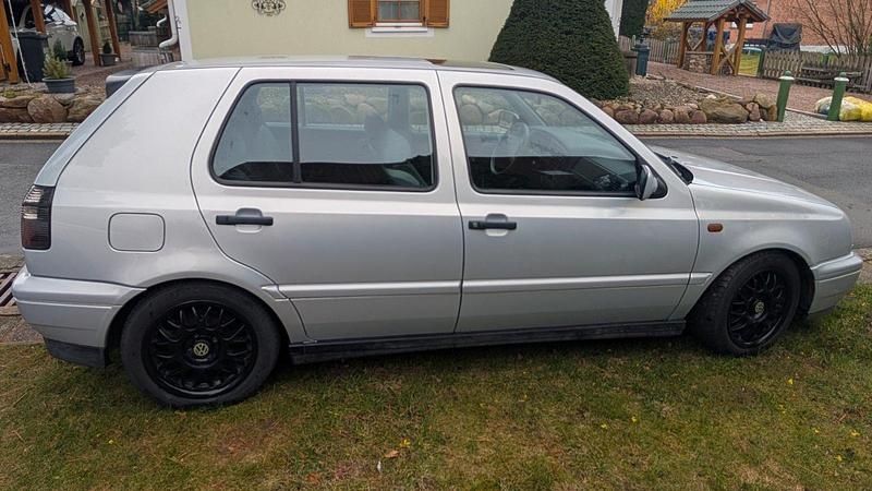 Gebraucht VW Golf III 75 PS (55 kW) 1996 Silber Kleinwagen
