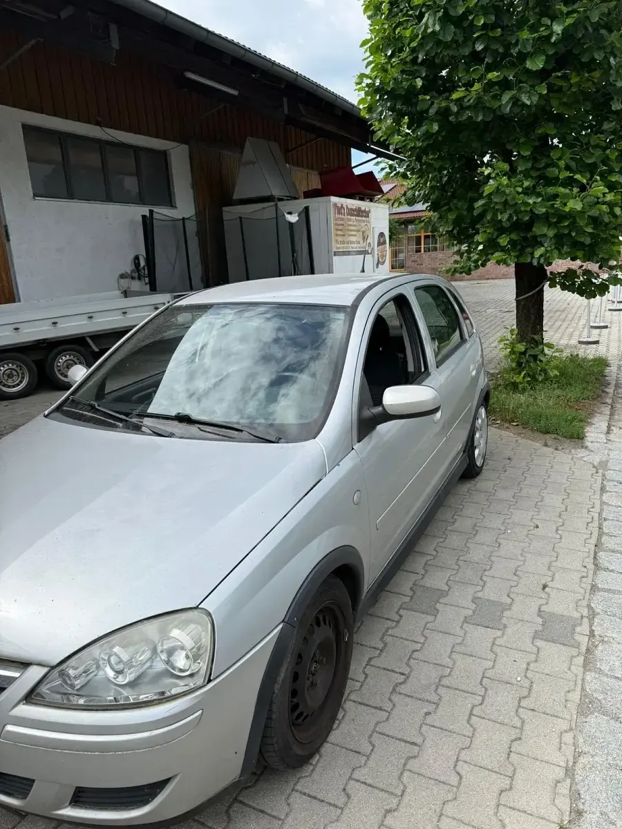 Gebraucht Opel Corsa 80 PS (58 kW) 2005 Silber Kleinwagen