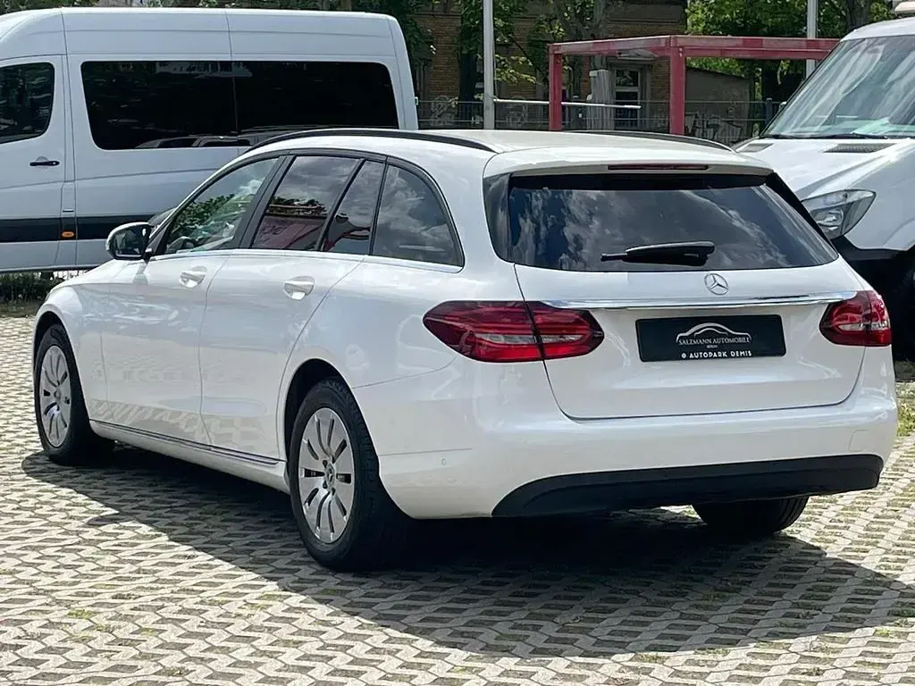 Gebraucht Mercedes C180 122 PS (89 kW) 2020 Weiß Limousine