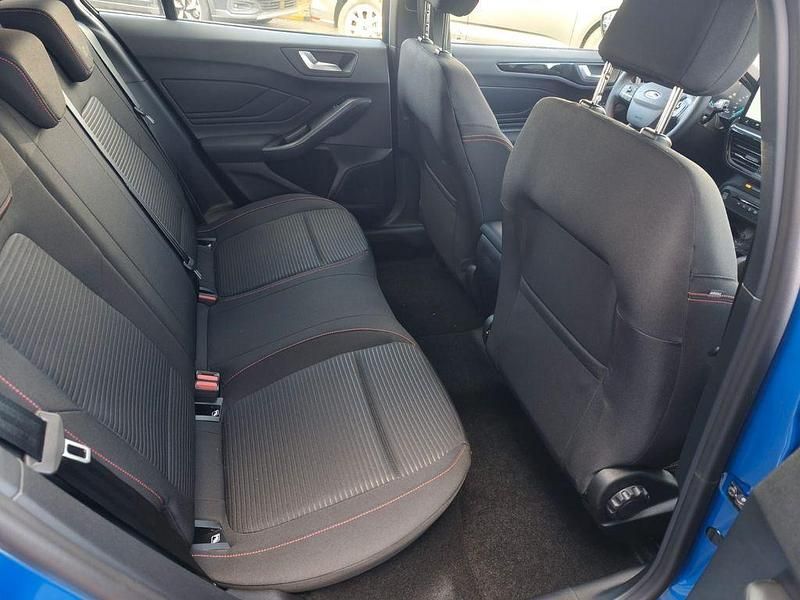 Neu Ford Focus Active X 116 PS (85 kW) 2025 Blau Limousine