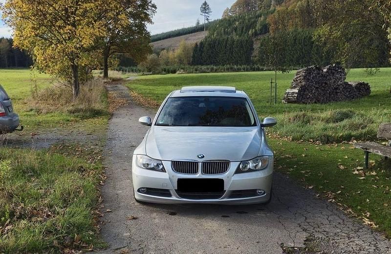 Grau Gebraucht 2006 BMW 325 Limousine | 6.000 € (Guter Preis) - Bild 1/4