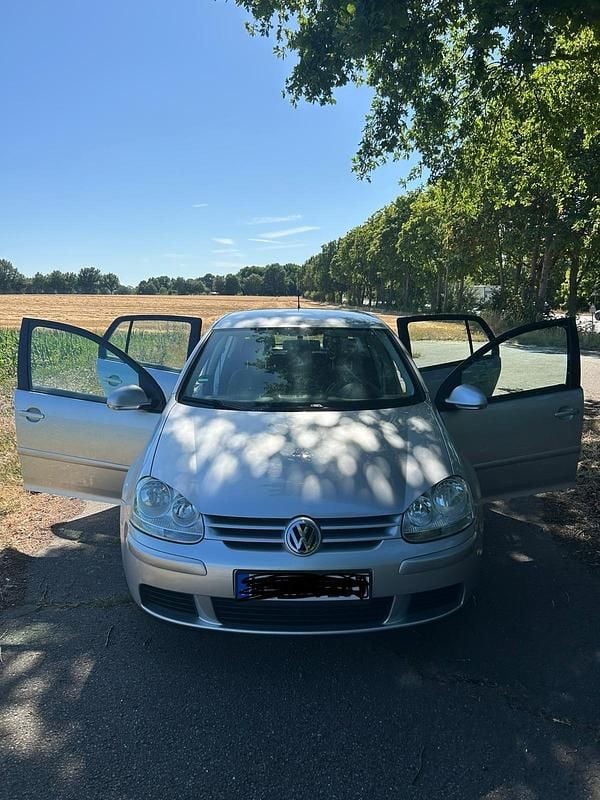 Silber Gebraucht 2006 VW Golf V Limousine | 2.500 € (Fairer Preis) - Bild 1/4