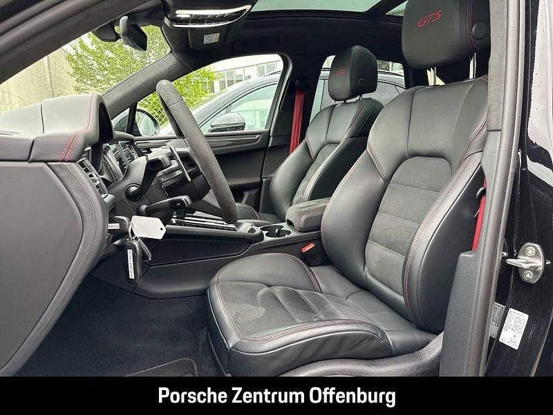 Gebraucht Porsche Macan GTS 441 PS (324 kW) 2023 Tiefschwarzmetallic SUV