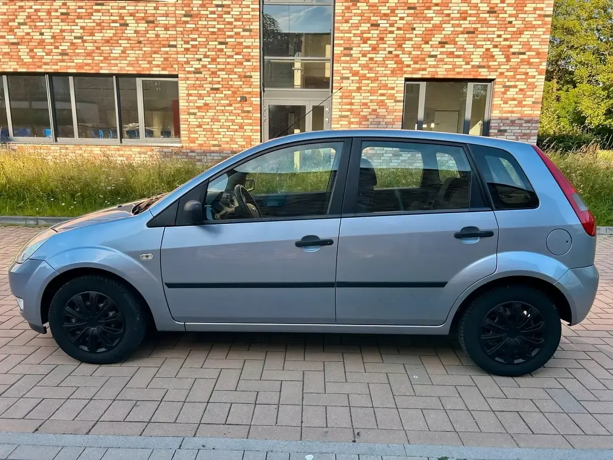 Gebraucht Ford Fiesta 89 PS (65 kW) 2005 Blau Kleinwagen