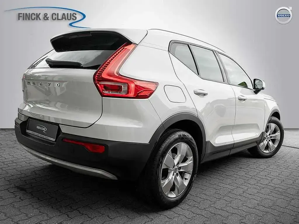 Gebraucht Volvo XC40 Momentum 163 PS (119 kW) 2021 Ice white SUV