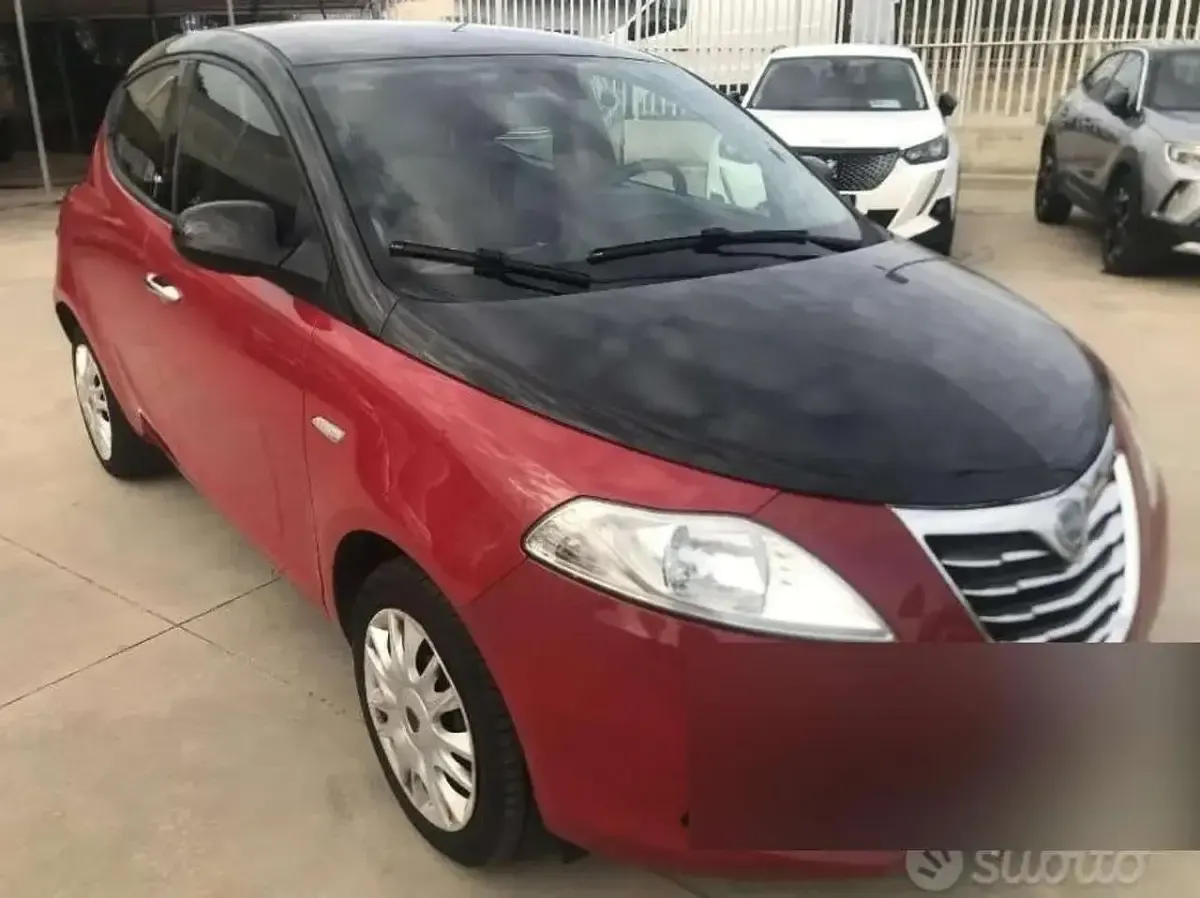 Second-hand Lancia Ypsilon 69 CP (50 kW) 2012 Roșu Hatchback
