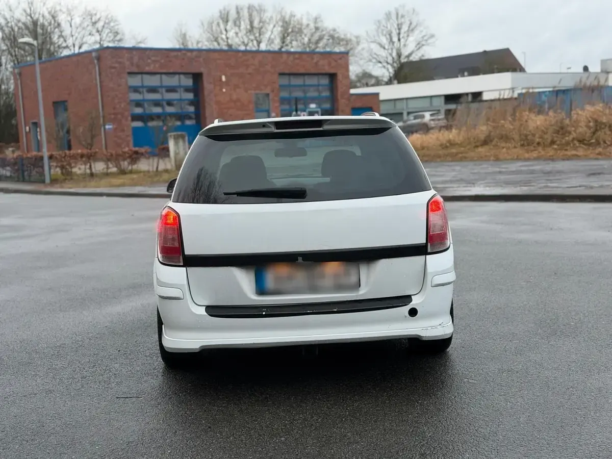 Gebraucht Opel Astra 115 PS (84 kW) 2010 Weiß Kombi