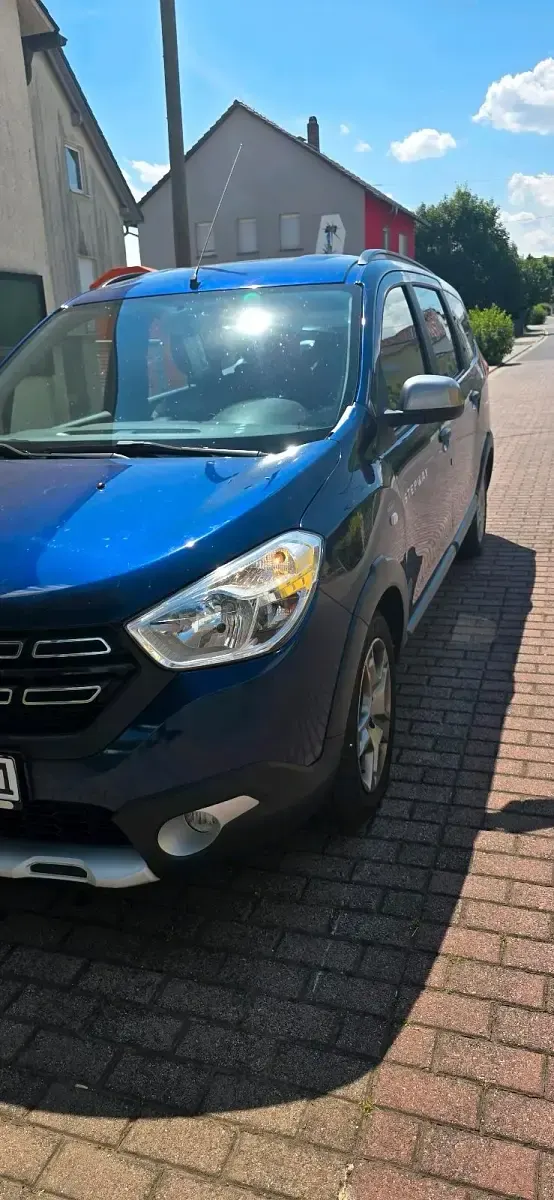 Gebraucht Dacia Lodgy Stepway 102 PS (75 kW) 2018 Blau Van / Kleinbus