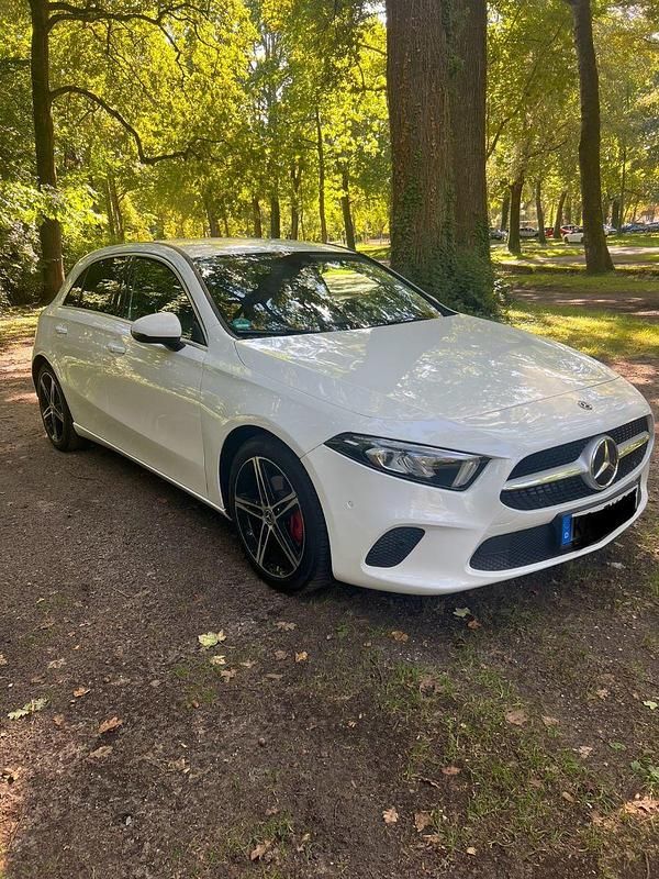 Weiß Gebraucht 2020 Mercedes 200 Coupé | 22.699 € - Bild 1/4