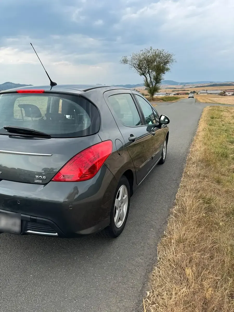 Gebraucht Peugeot 308 Style 115 PS (84 kW) 2013 Grau Limousine