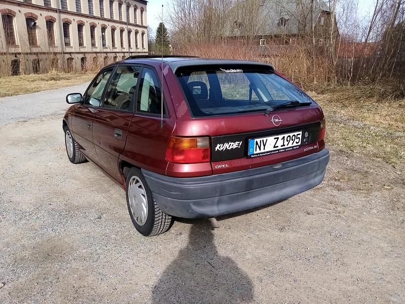Gebraucht Opel Astra 71 PS (52 kW) 1995 Rot Kleinwagen