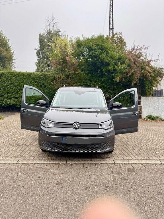 Grau Gebraucht 2022 VW Caddy Maxi California Van / Kleinbus | 32.300 € (Guter Preis) - Bild 1/4