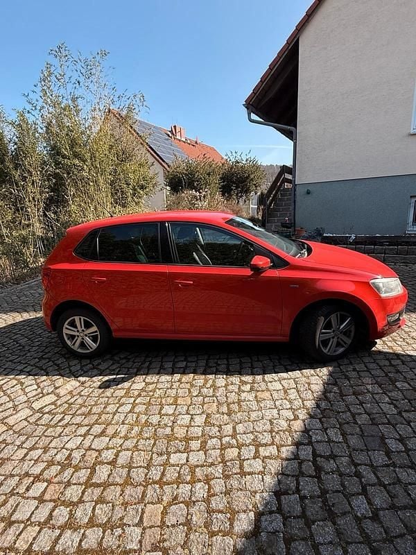Gebraucht VW Polo Life 90 PS (66 kW) 2014 Rot Kleinwagen