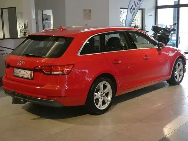 Gebraucht Audi A4 Sport 150 PS (110 kW) 2017 Rot Kombi