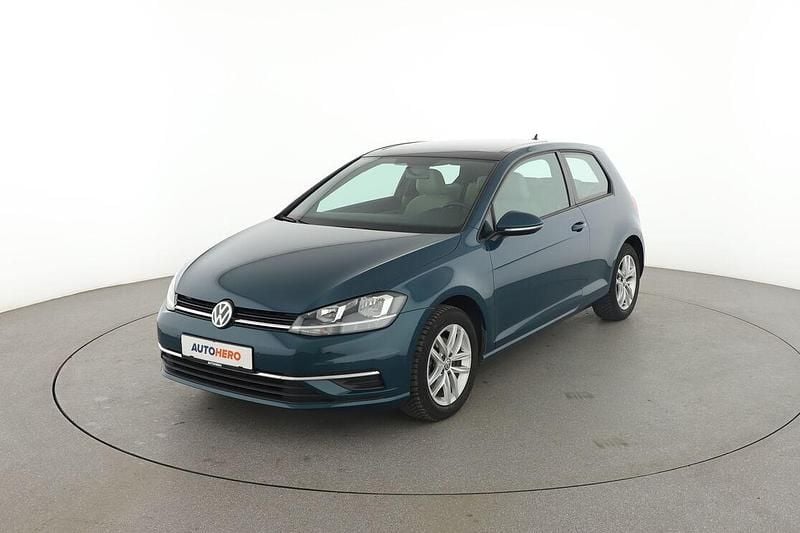 Grün Gebraucht 2018 VW Golf VII Comfortline Limousine | 15.200 € (Guter Preis) - Bild 1/3