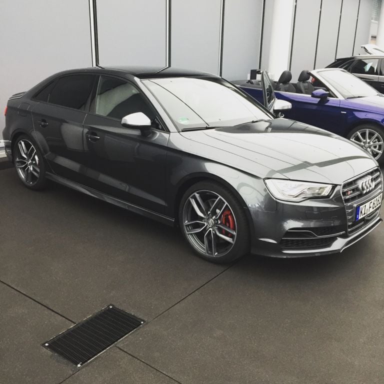 Grau Gebraucht 2015 Audi S3 Ambiente Limousine | 18.900 € (Fairer Preis) - Bild 1/4