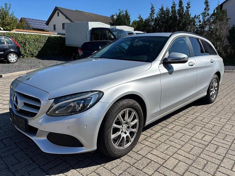 Silber Gebraucht 2017 Mercedes C180 Kombi | 13.390 € (Superpreis) - Bild 1/4