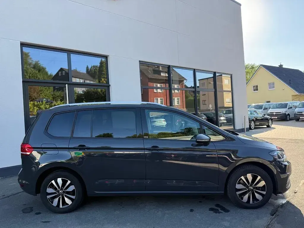 Gebraucht VW Touran Move 150 PS (110 kW) 2024 Grau Van / Kleinbus