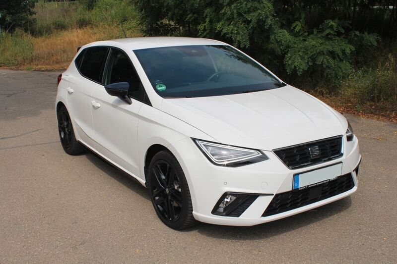 Weiß Gebraucht 2024 Seat Ibiza Black Edition Kleinwagen | 21.000 € (Fairer Preis) - Bild 1/4
