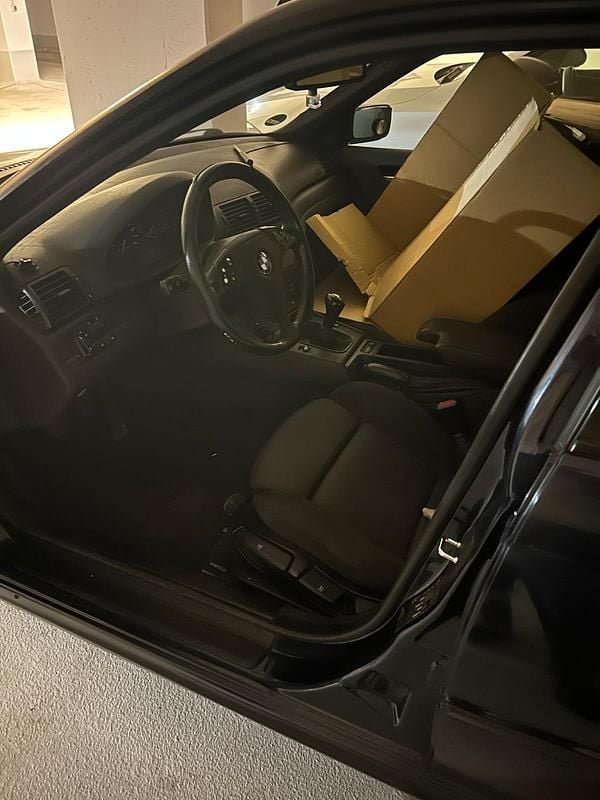 Gebraucht BMW 320 150 PS (110 kW) 2002 Andere farben Limousine