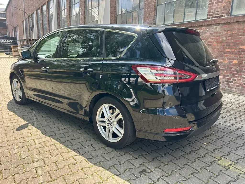 Usata Ford S-MAX Titanium 160 CV (117 kW) 2015 Nero Monovolume