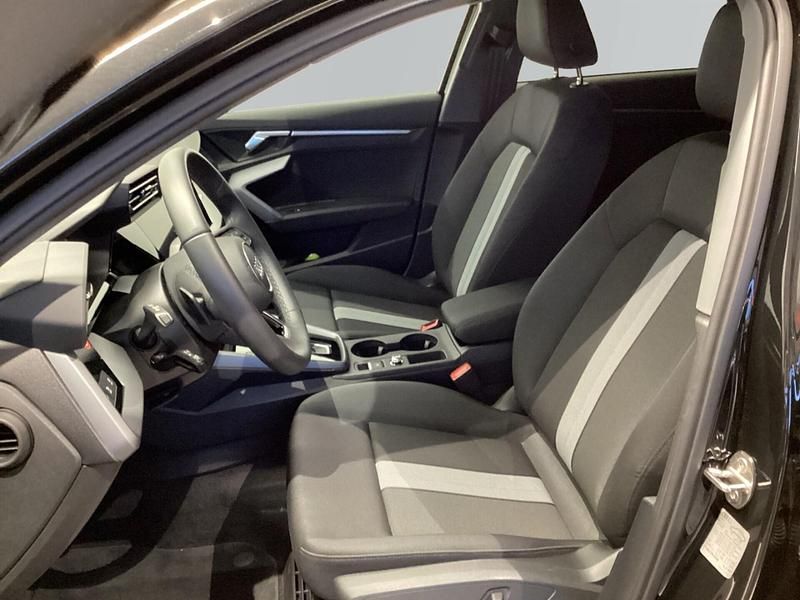 Gebraucht Audi A3 Ambiente 150 PS (110 kW) 2025 Schwarz Limousine