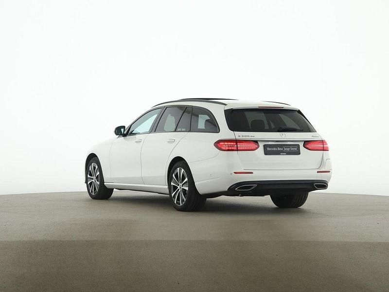 Gebraucht Mercedes E300 Avantgarde 306 PS (225 kW) 2022 Weiß Limousine