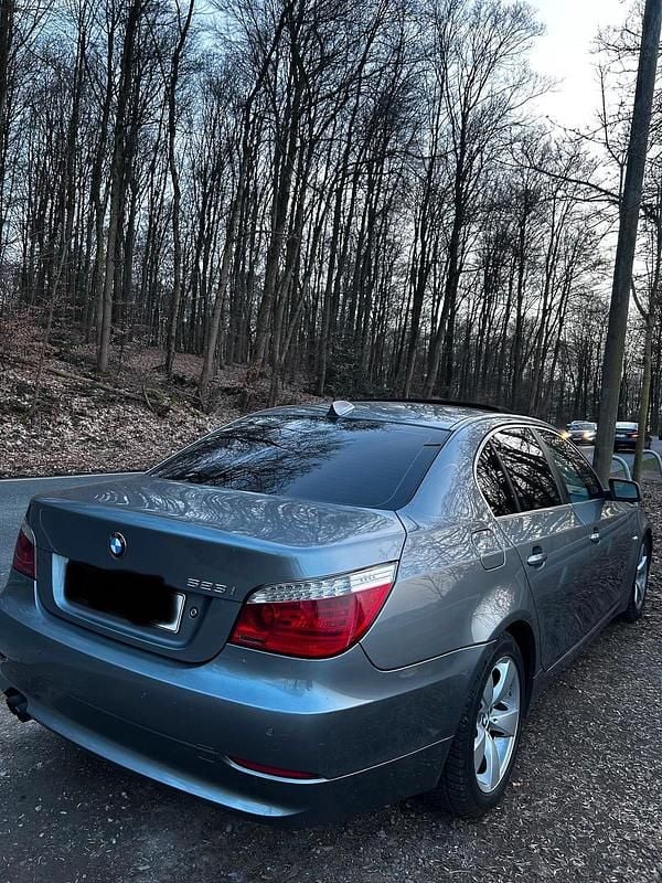 Gebraucht BMW 523 190 PS (139 kW) 2009 Grau Limousine