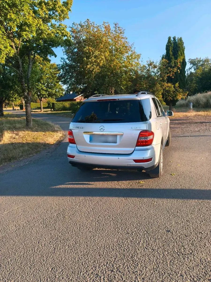 Gebraucht Mercedes ML350 258 PS (189 kW) 2011 Silber SUV