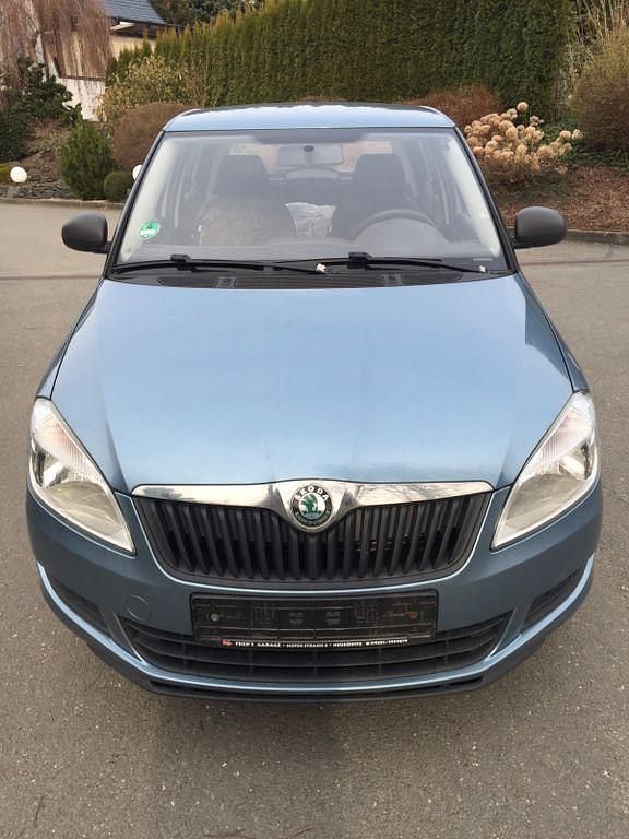 Gebraucht Skoda Fabia 60 PS (44 kW) 2010 Blau Limousine