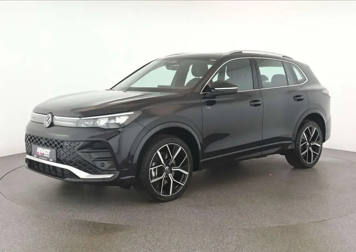 Gebraucht VW Tiguan R-line 193 PS (141 kW) 2024 Deep black perleffekt SUV