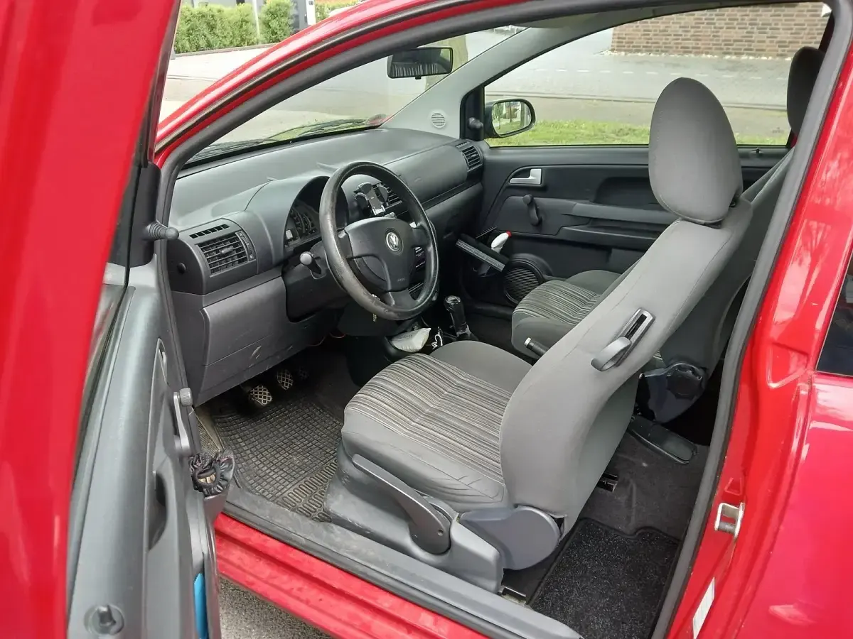 Usado VW Fox Style 54 CV (39 kW) 2010 Rojo Utilitario